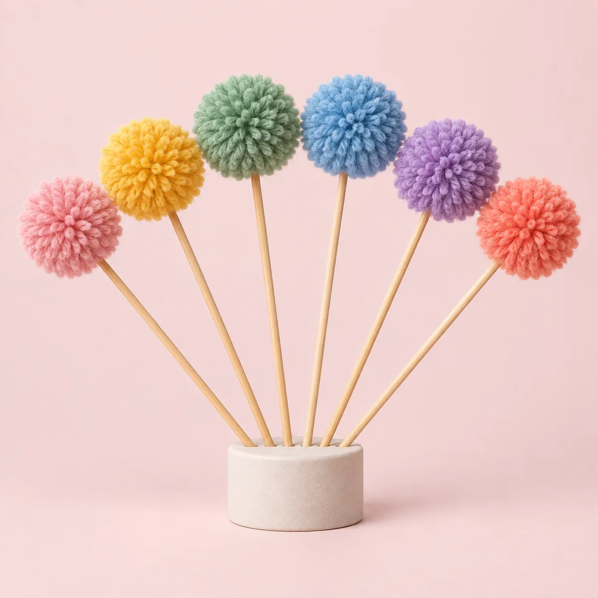 Pom-Pom Cupcake Picks — Cupcake picks product concept / 绒球纸杯蛋糕插签,纸杯蛋糕插签产品示意图